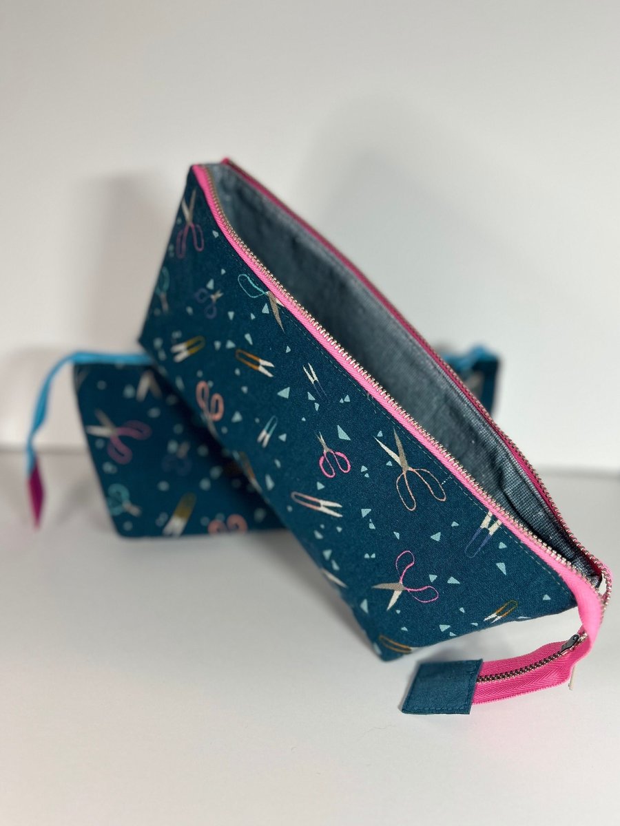 Snippy Scissors Triangle Zip Bag