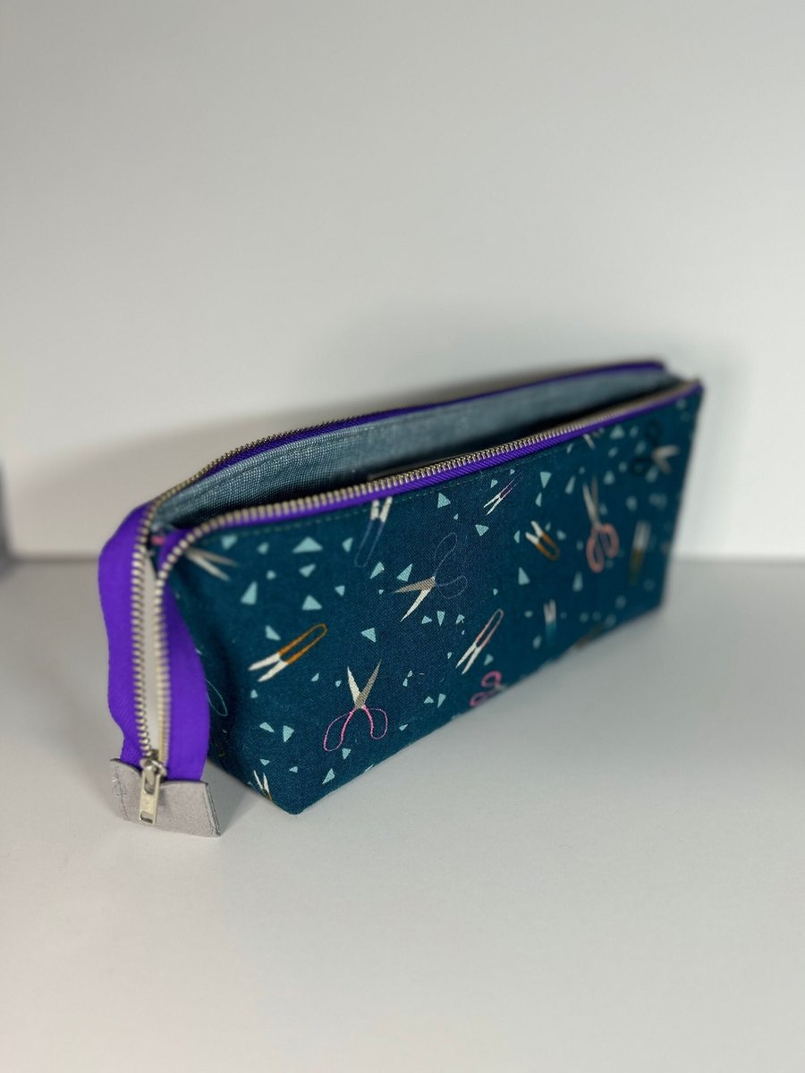Snippy Scissors Triangle Zip Bag