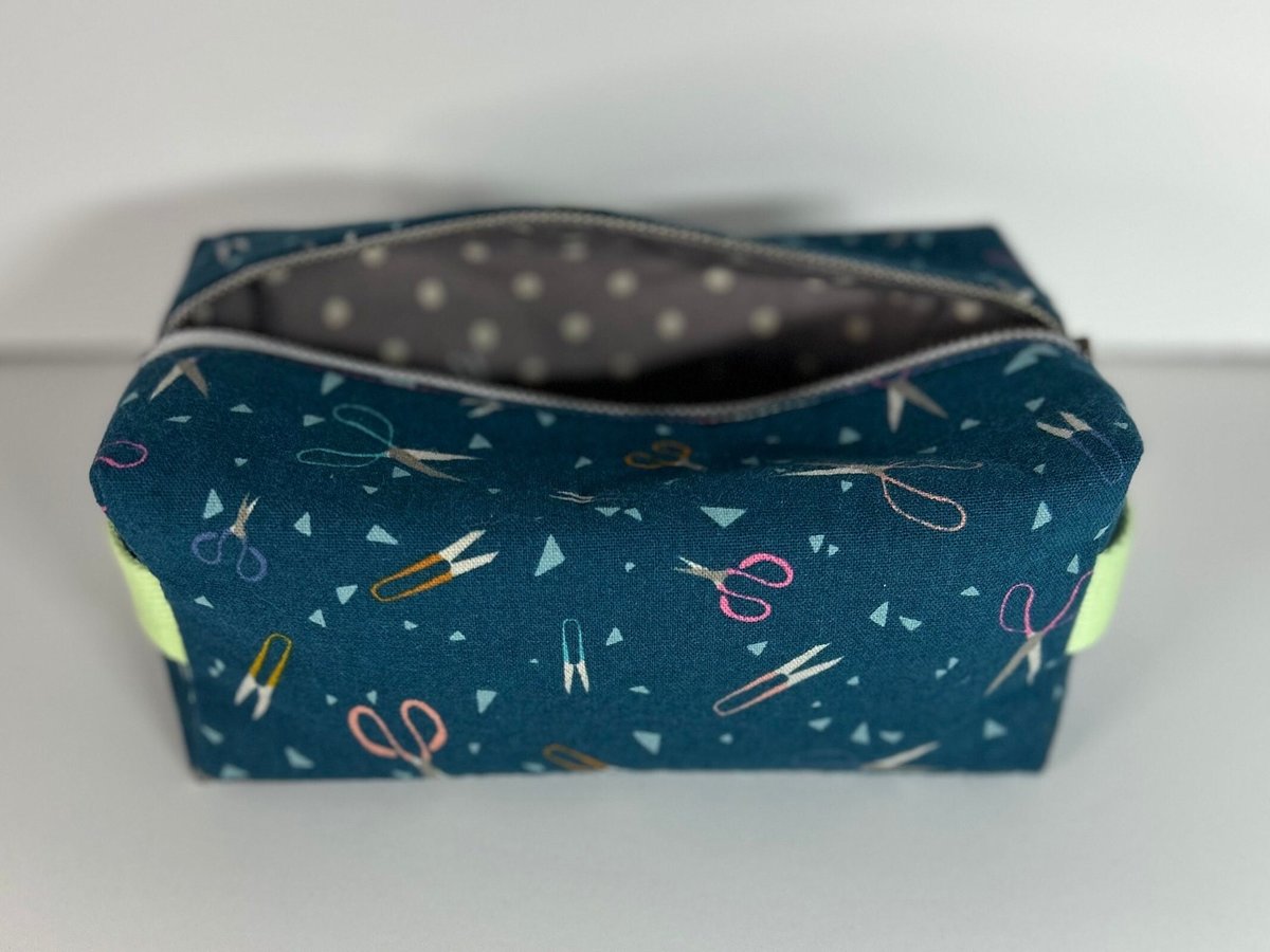 Snippy Scissors Boxy Bag